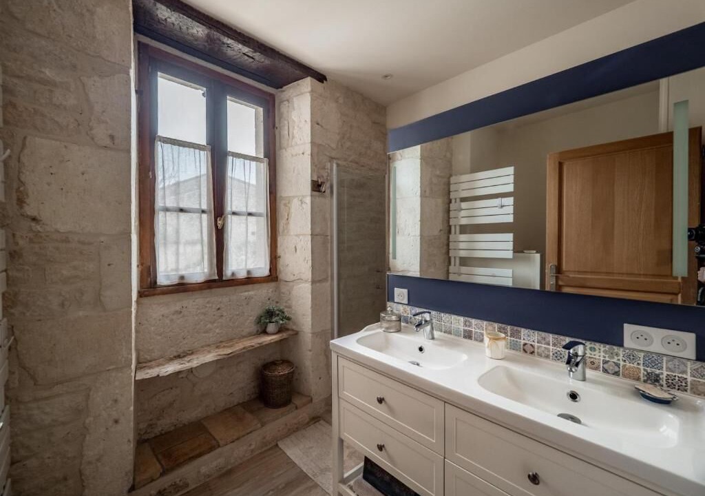 Photo of Bathroom in Villeneuve-sur-Vere