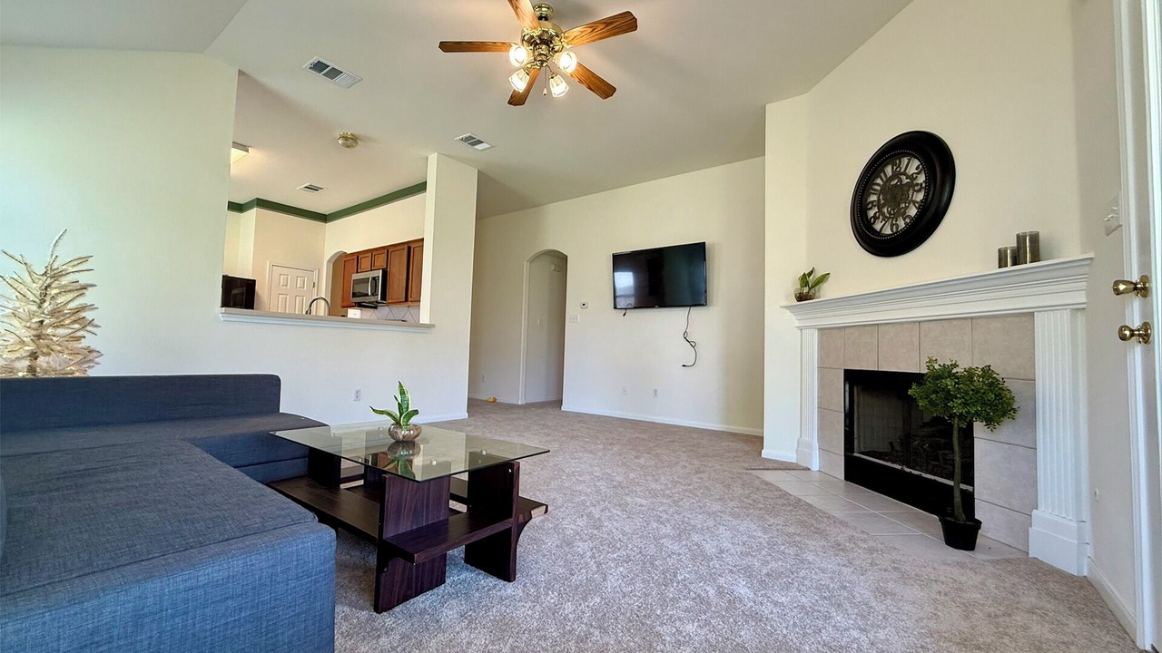 Photo of Livingroom in Chandler Creek