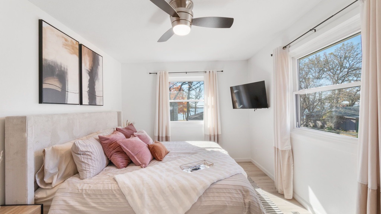 Photo of Bedroom in Clear Lake