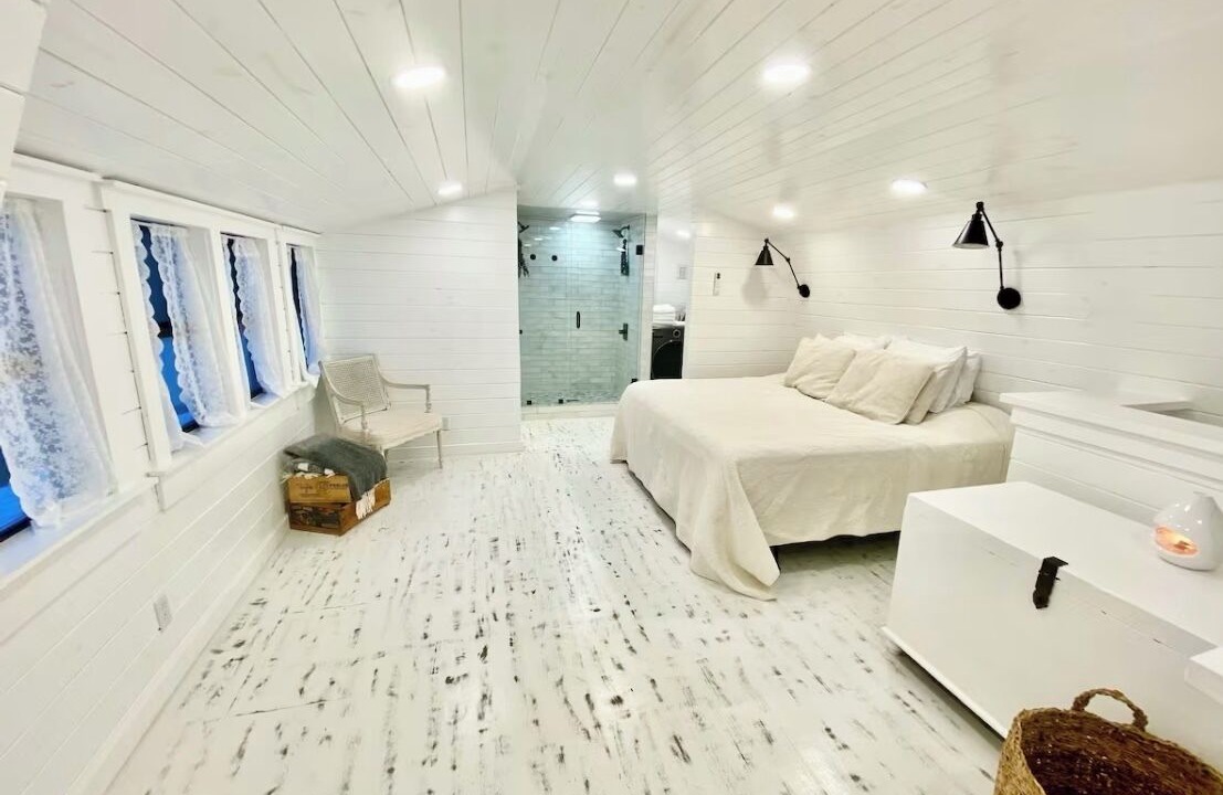 Photo of Bedroom in Sunset