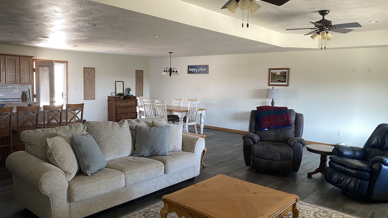 Photo of Livingroom in Eminence