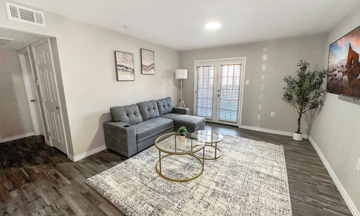 Photo of Livingroom in Addison