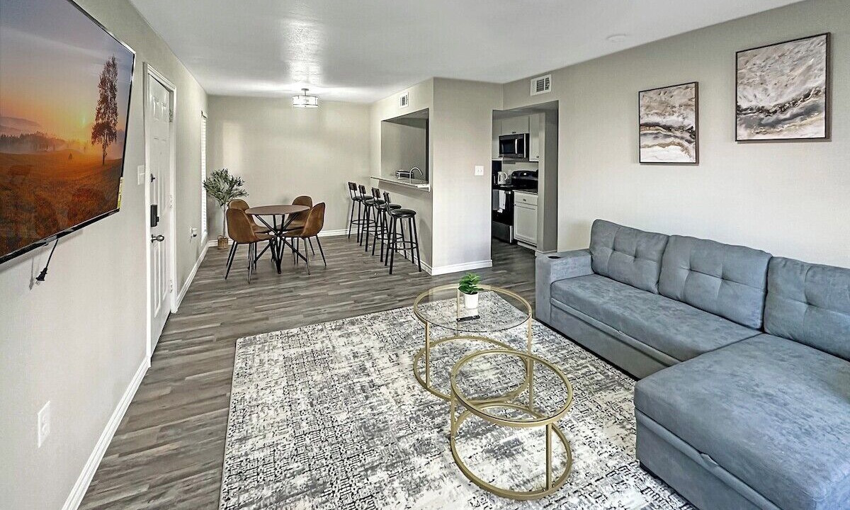 Photo of Livingroom in Addison
