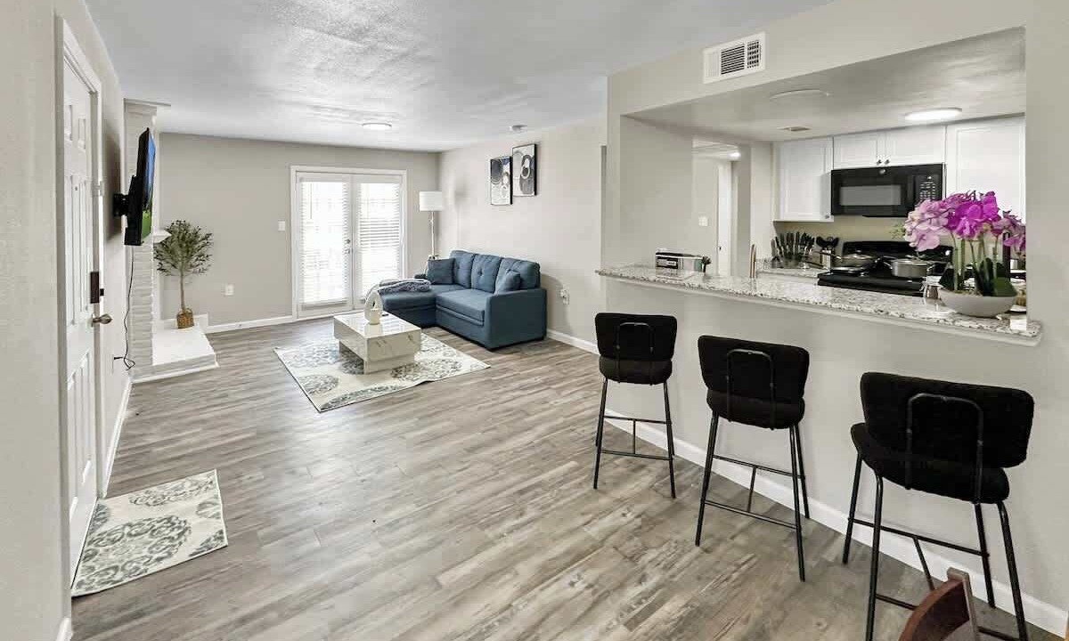 Photo of Livingroom in Addison