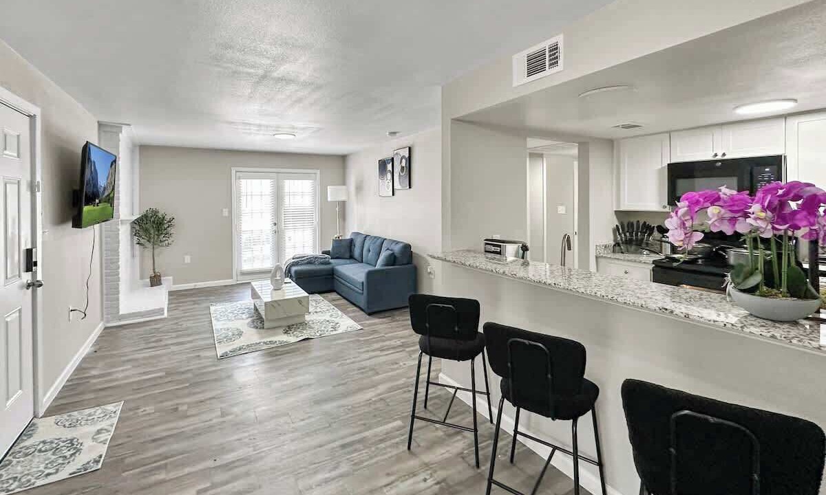 Photo of Livingroom in Addison