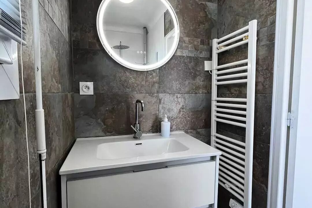 Photo of Bathroom in La Jetee