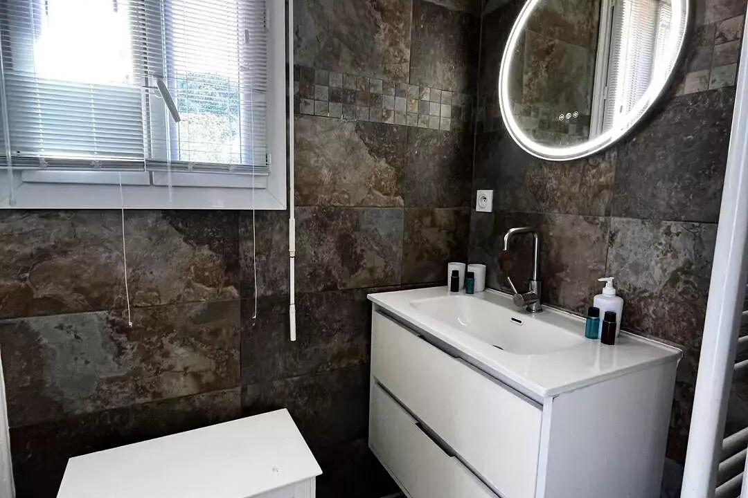 Photo of Bathroom in La Jetee