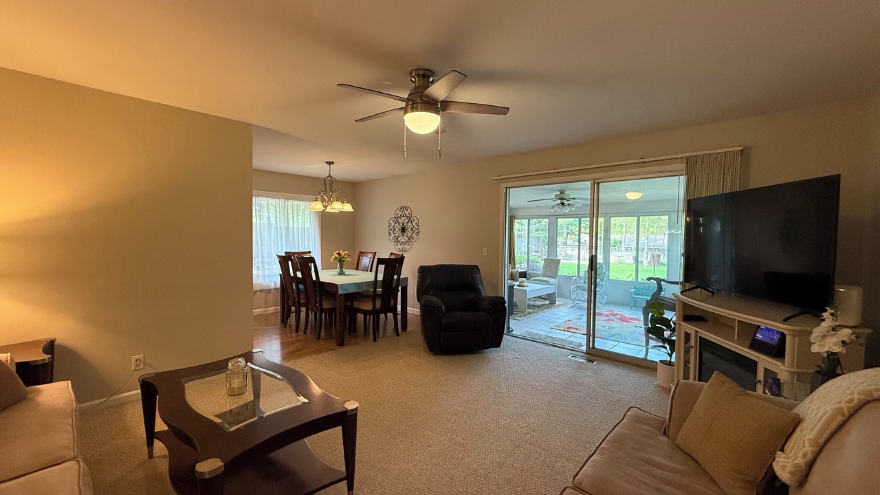 Photo of Livingroom in Boulder Hill