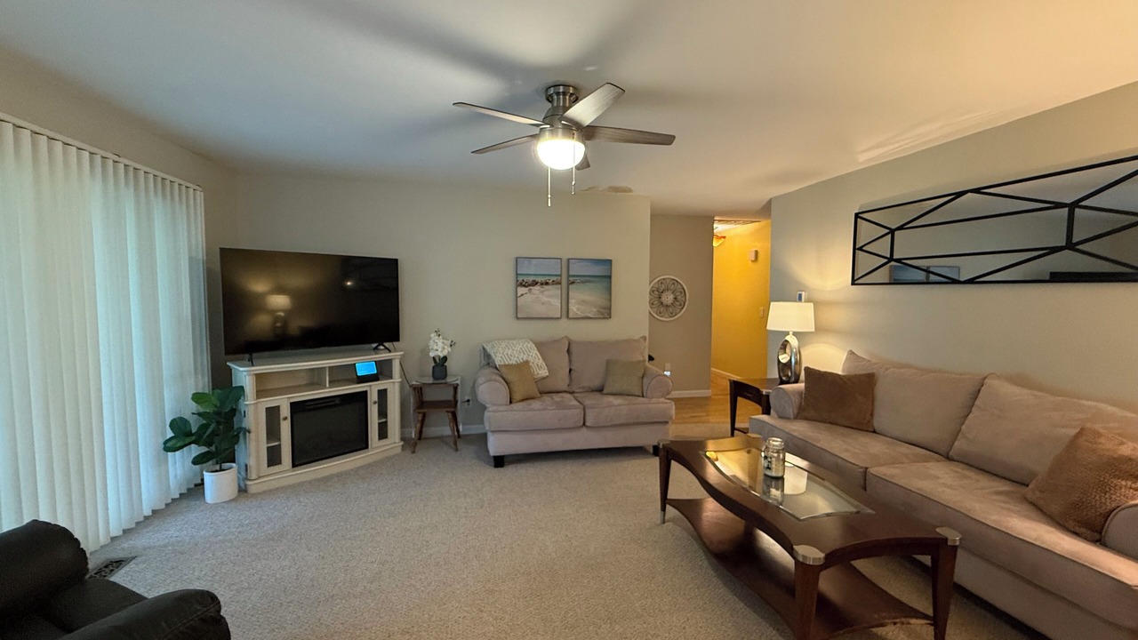 Photo of Livingroom in Boulder Hill