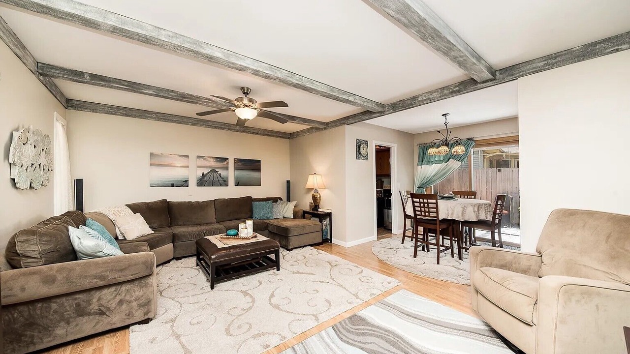 Photo of Livingroom in Boulder Hill