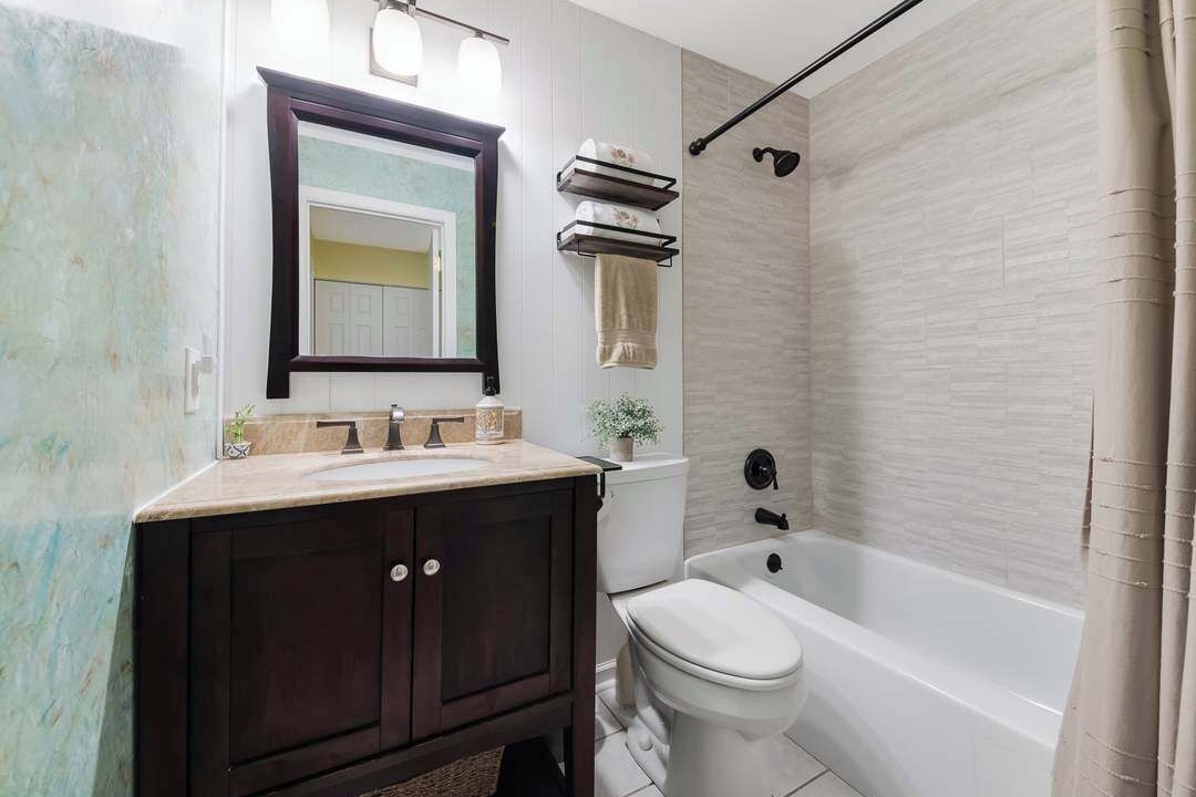 Photo of Bathroom in Boulder Hill