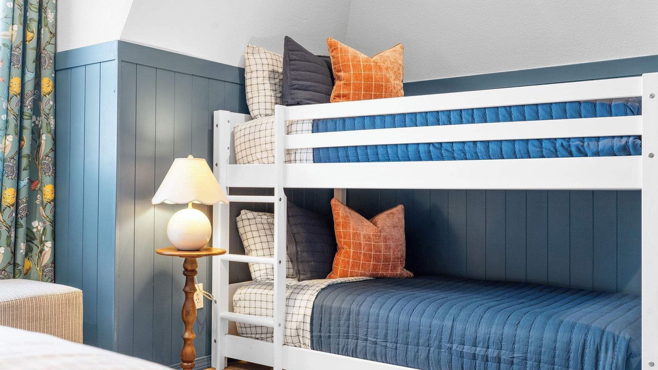 Photo of Bedroom in Branson Theater District