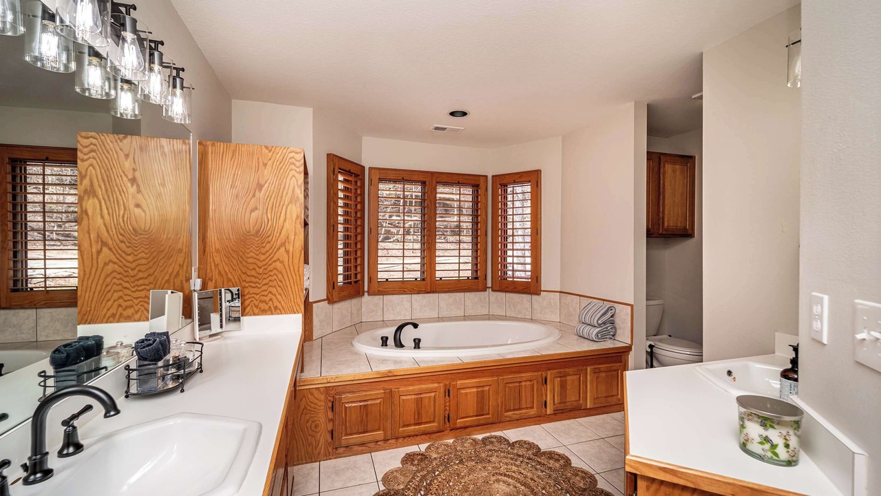 Photo of Bathroom in Garfield