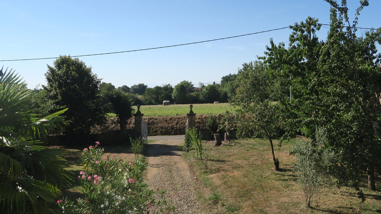 Photo of Outdoor in Estampes