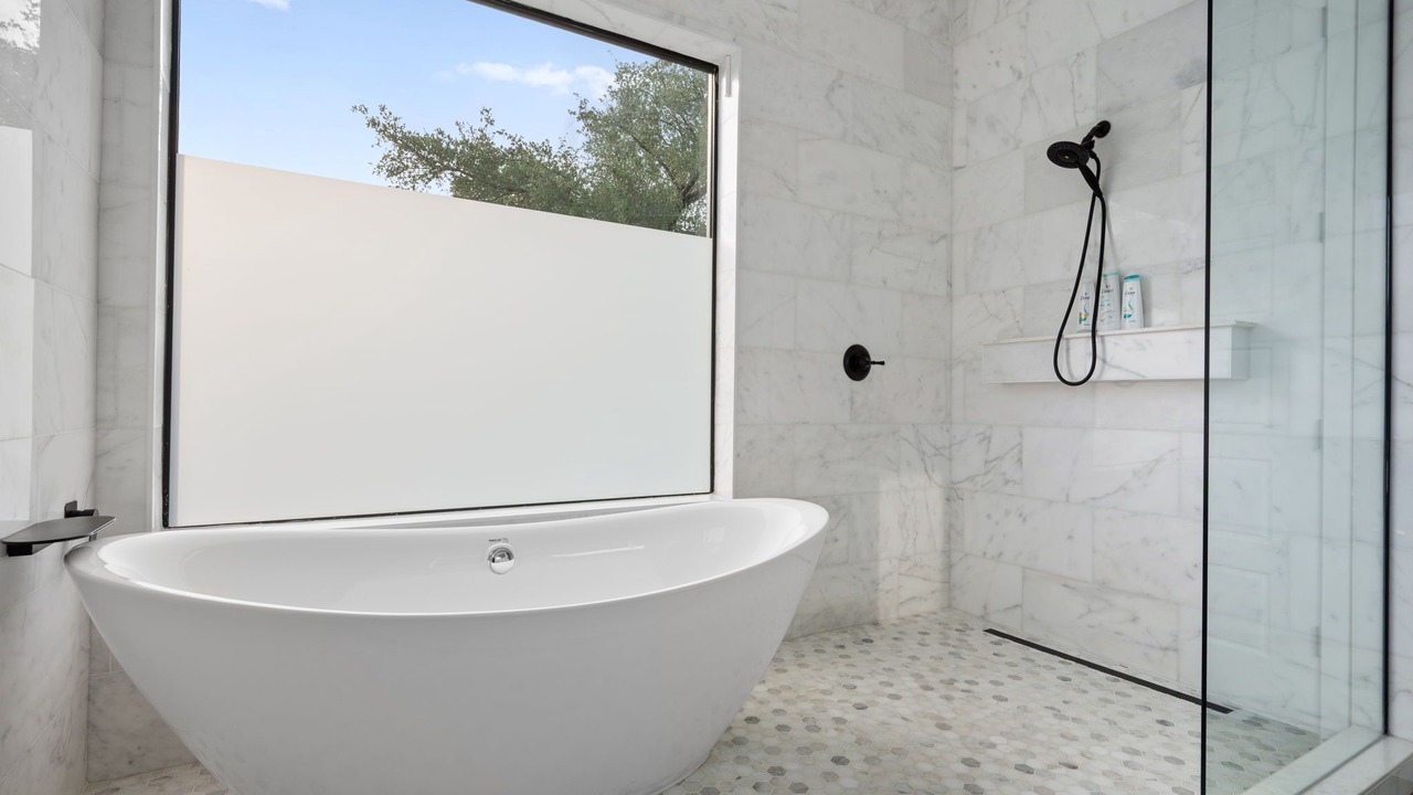 Photo of Bathroom in Montopolis