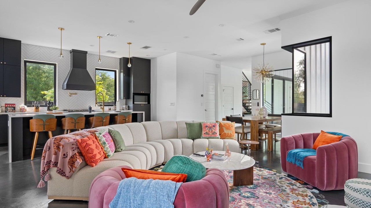 Photo of Livingroom in Montopolis
