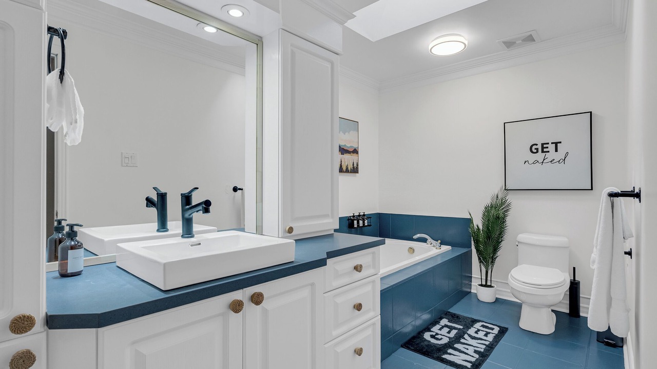 Photo of Bathroom in Communaute-Urbaine-de-l'Outaouais