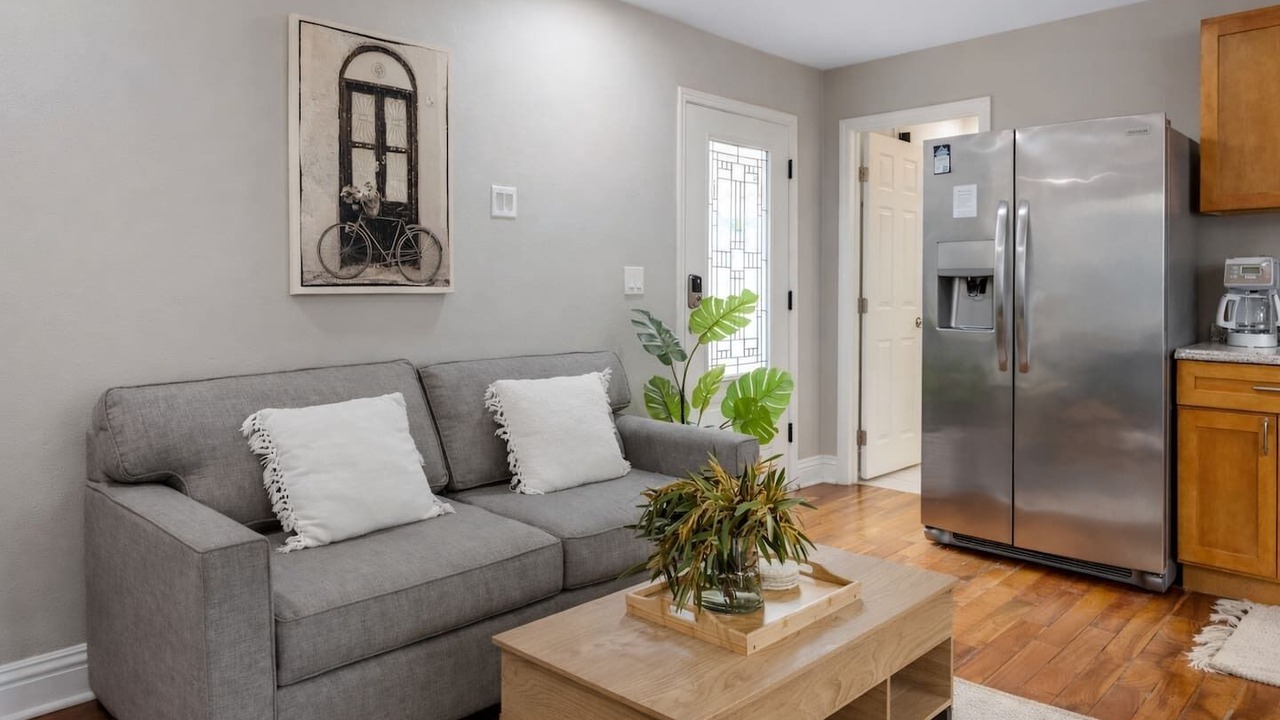 Photo of Livingroom in Grant Hill