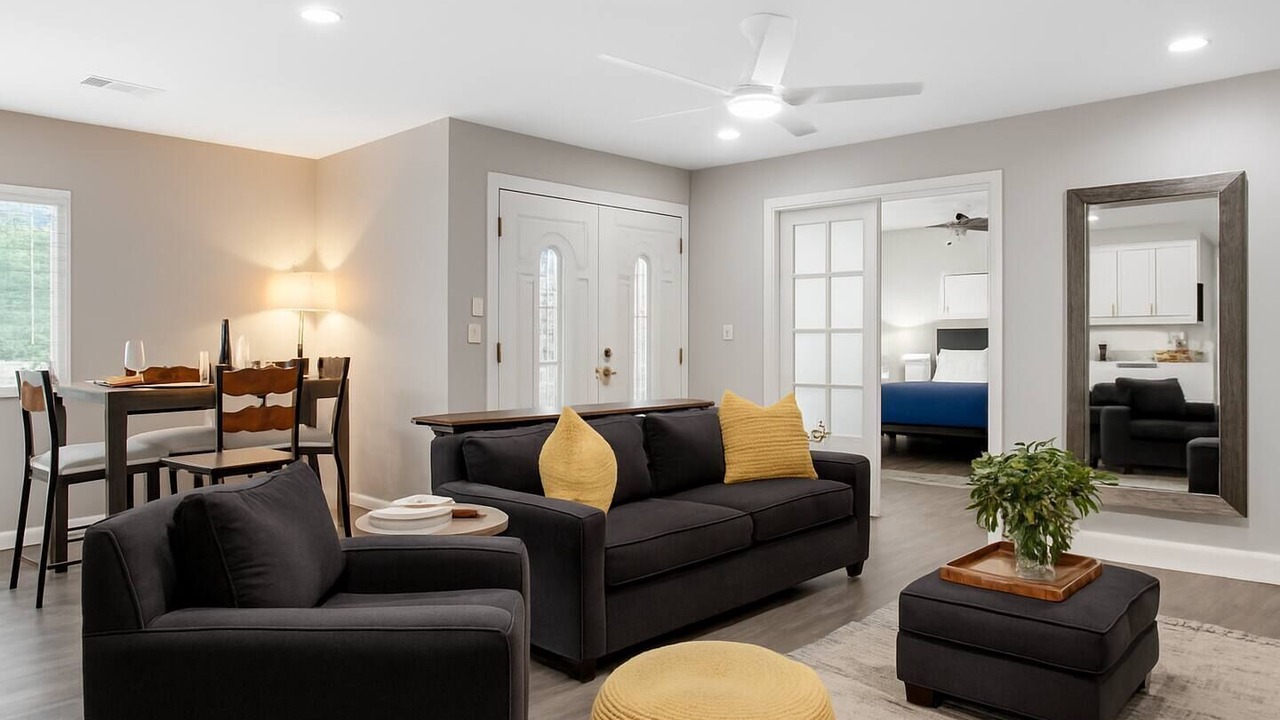 Photo of Livingroom in Grant Hill
