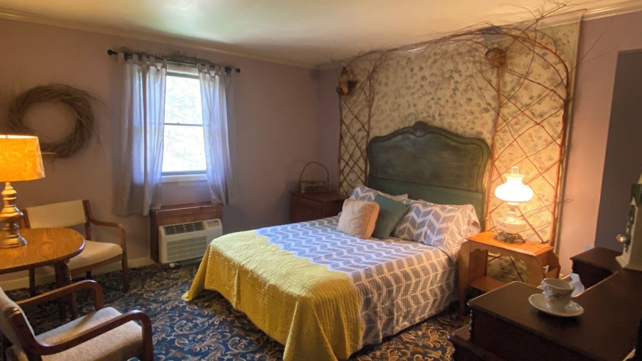 Photo of Bedroom in Cooksburg
