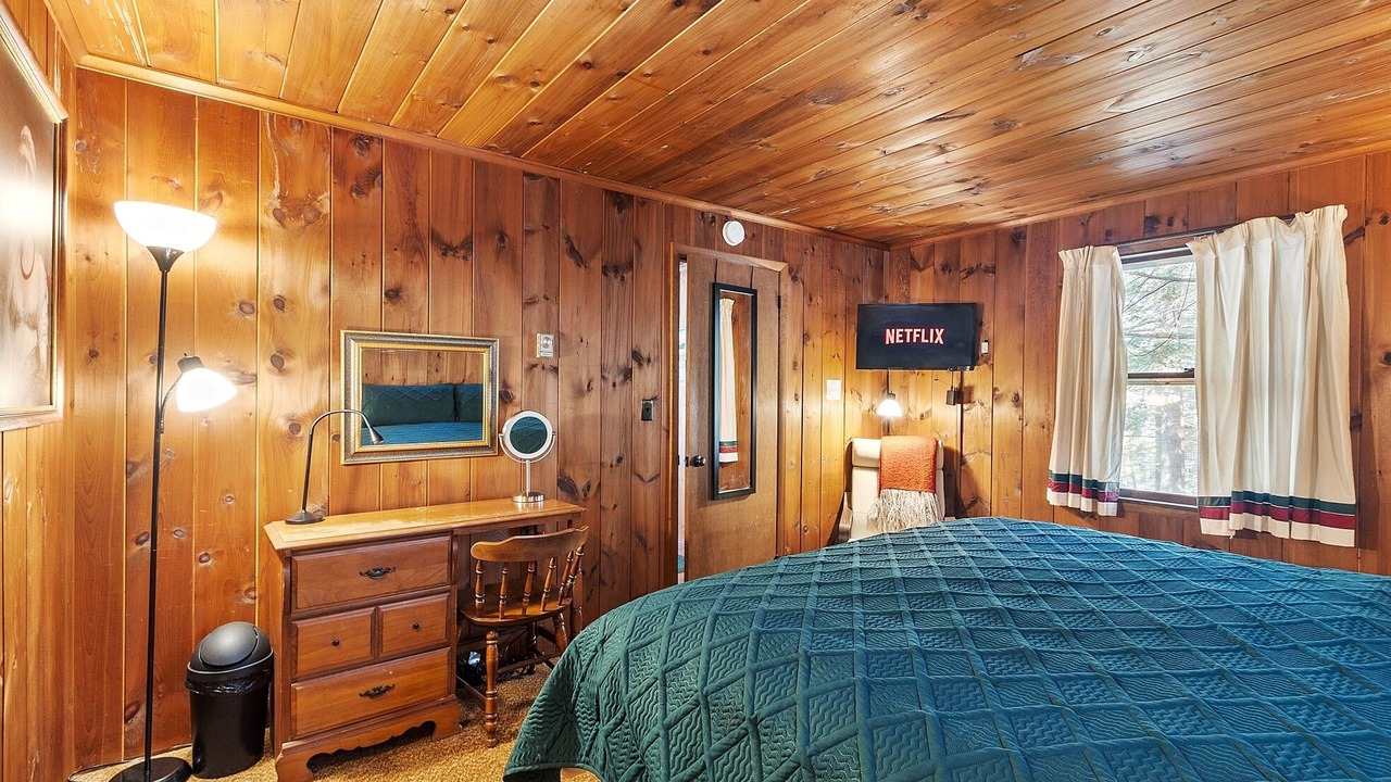 Photo of Bedroom in Wolfeboro