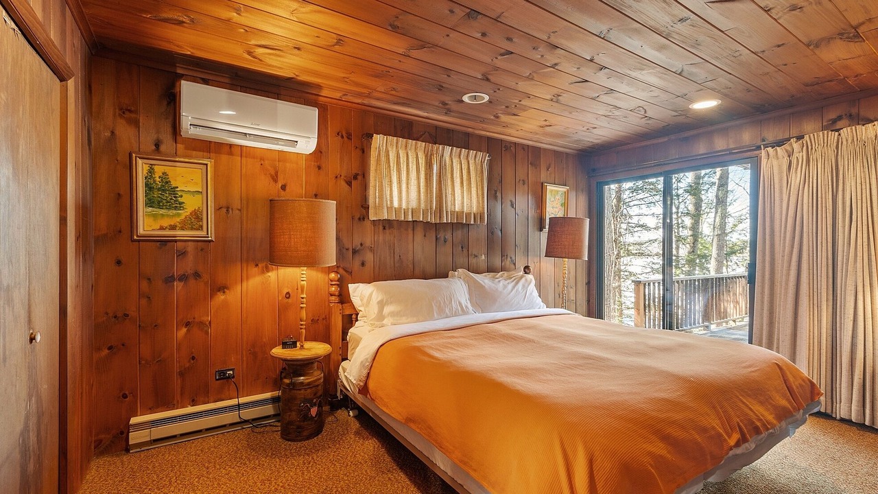 Photo of Bedroom in Wolfeboro