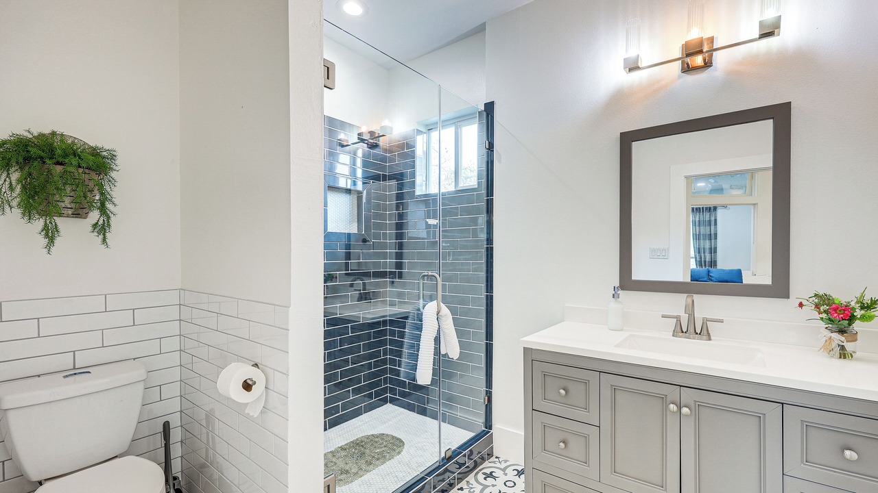 Photo of Bathroom in Mahncke Park
