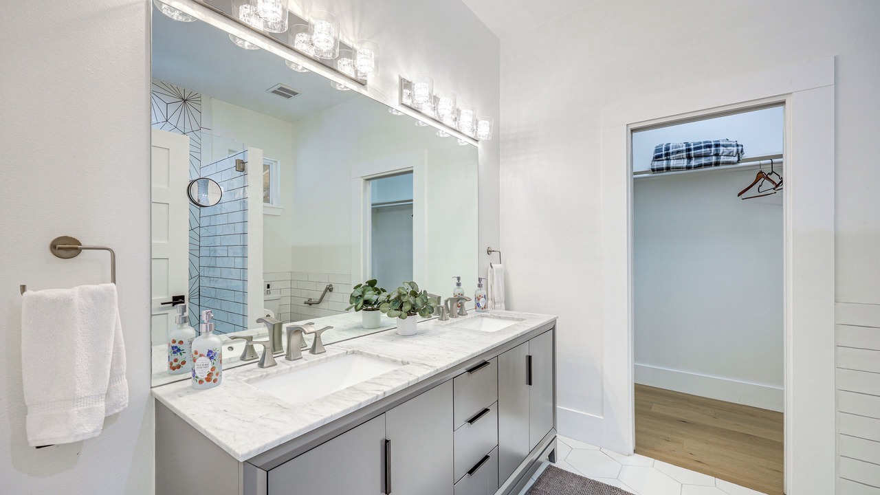 Photo of Bathroom in Mahncke Park