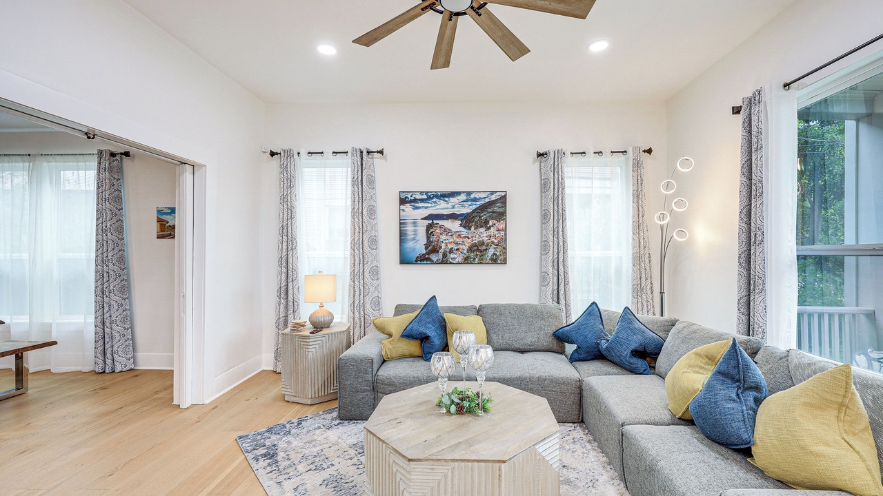 Photo of Livingroom in Mahncke Park