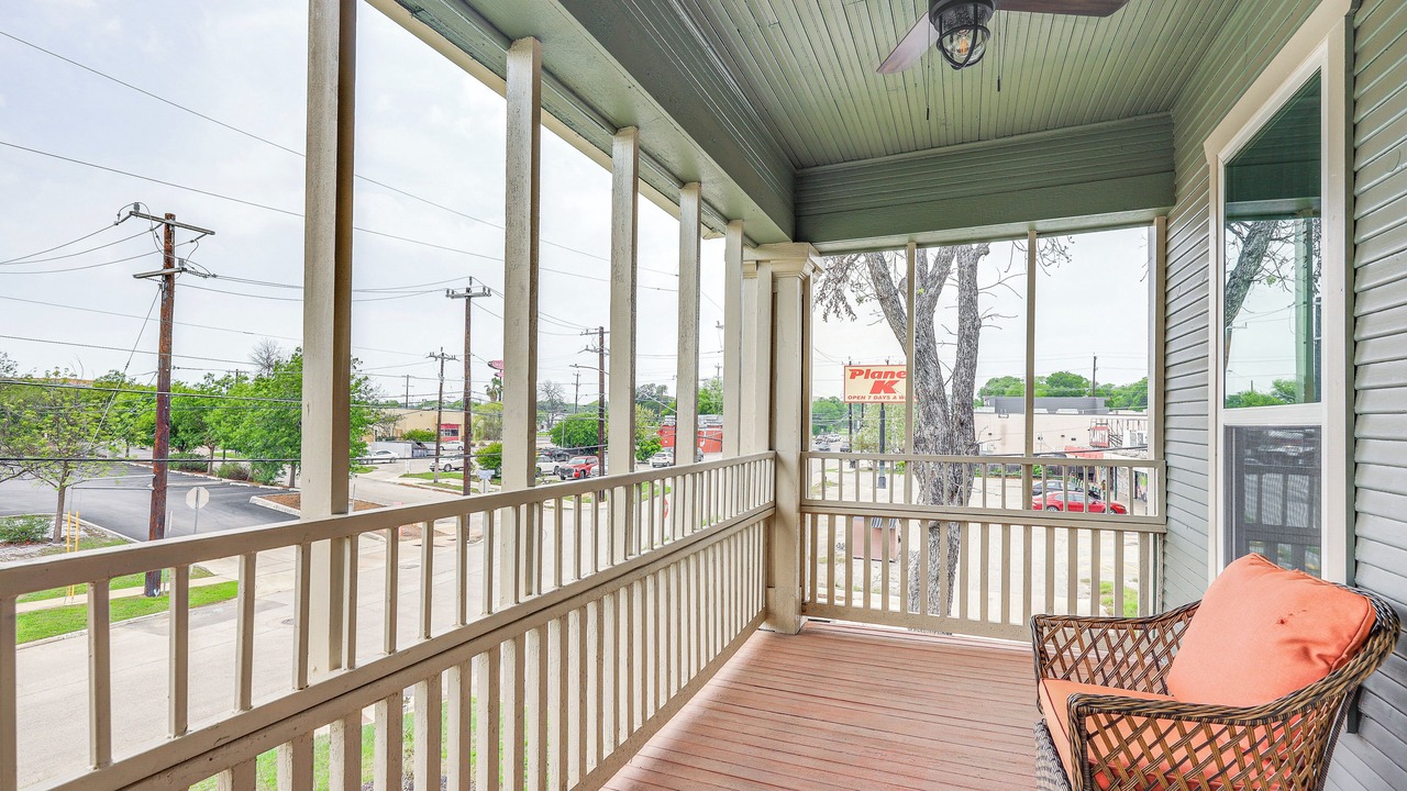 Photo of Patio Balcony in Mahncke Park