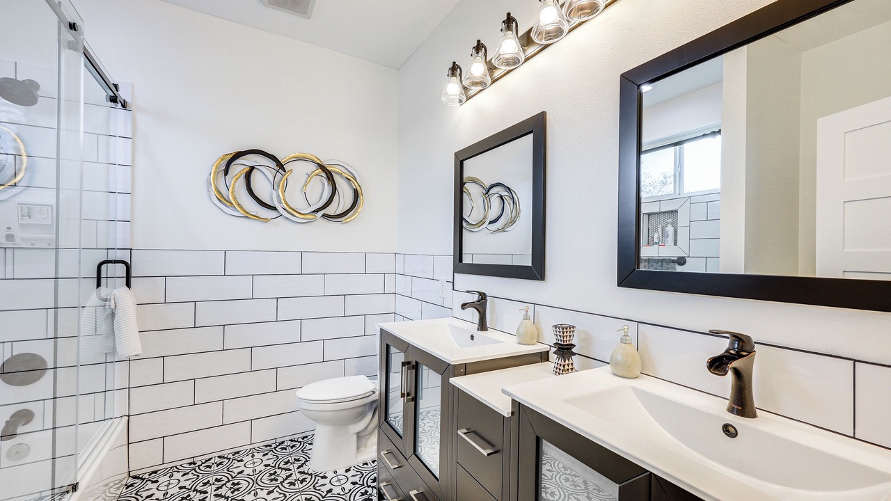 Photo of Bathroom in Mahncke Park