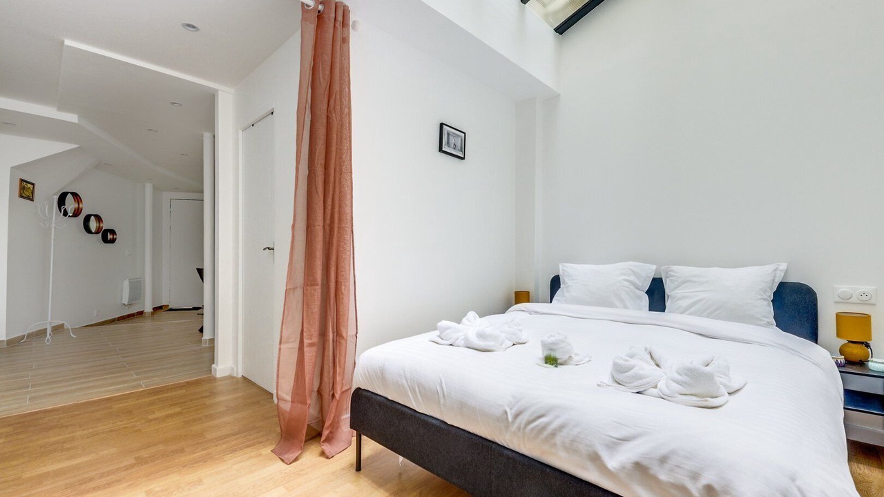 Photo of Bedroom in Pigalle