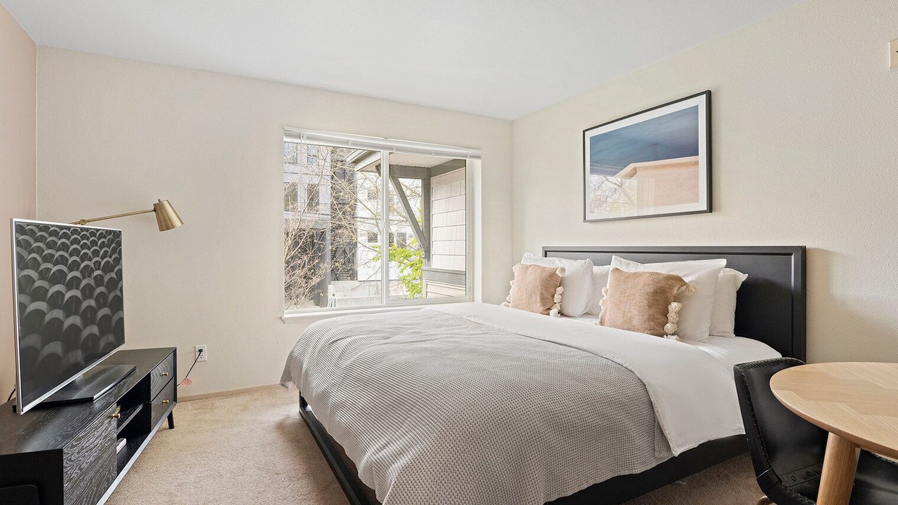 Photo of Bedroom in University District