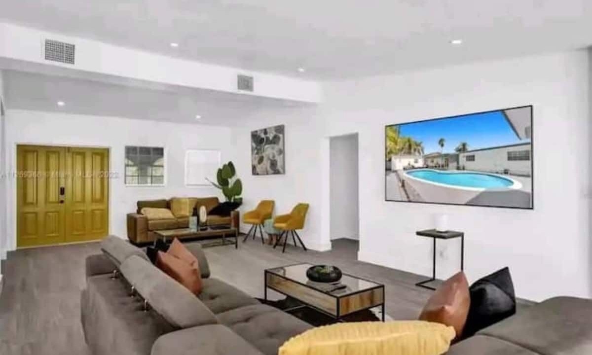 Photo of Livingroom in Ives Estates