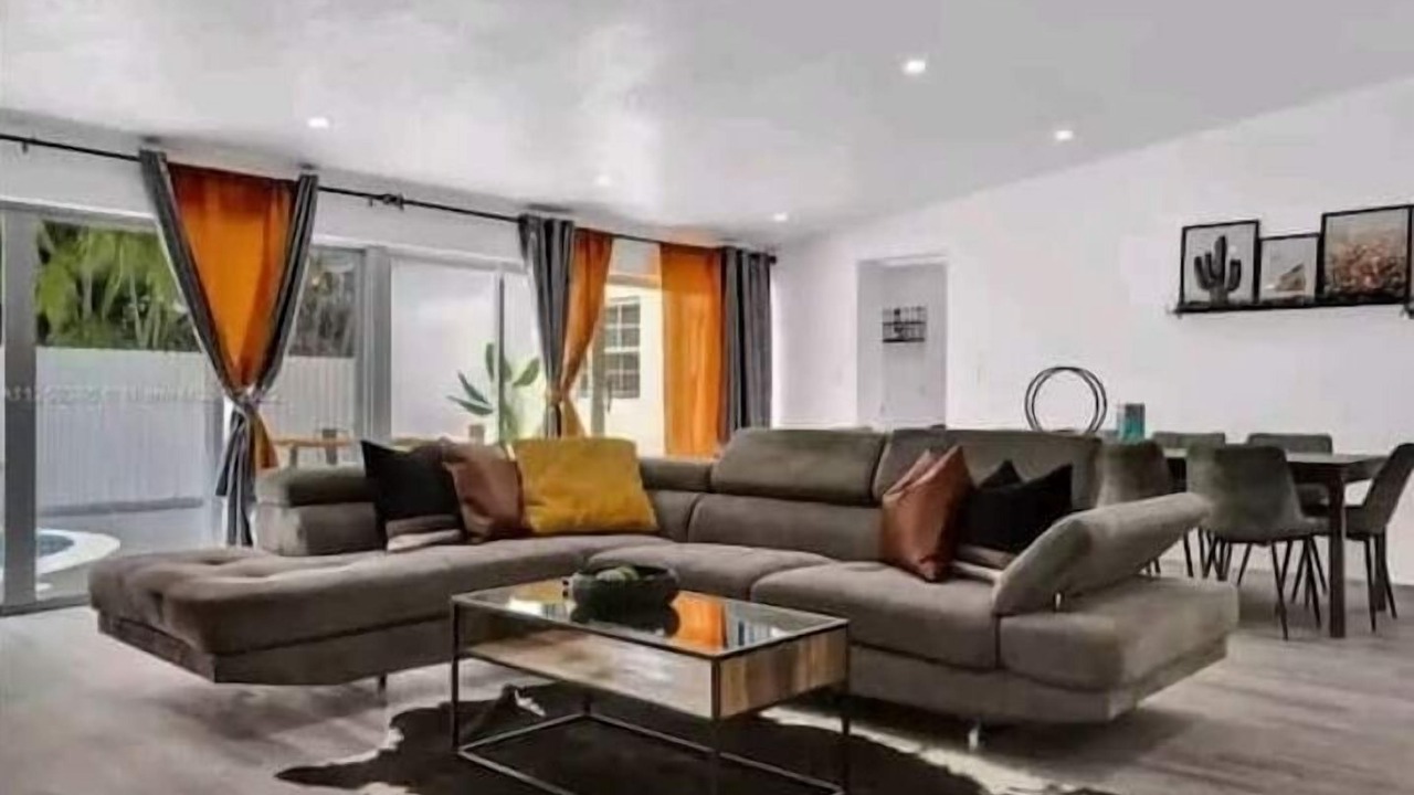 Photo of Livingroom in Ives Estates