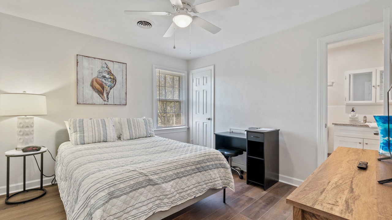 Photo of Bedroom in Chic's Beach