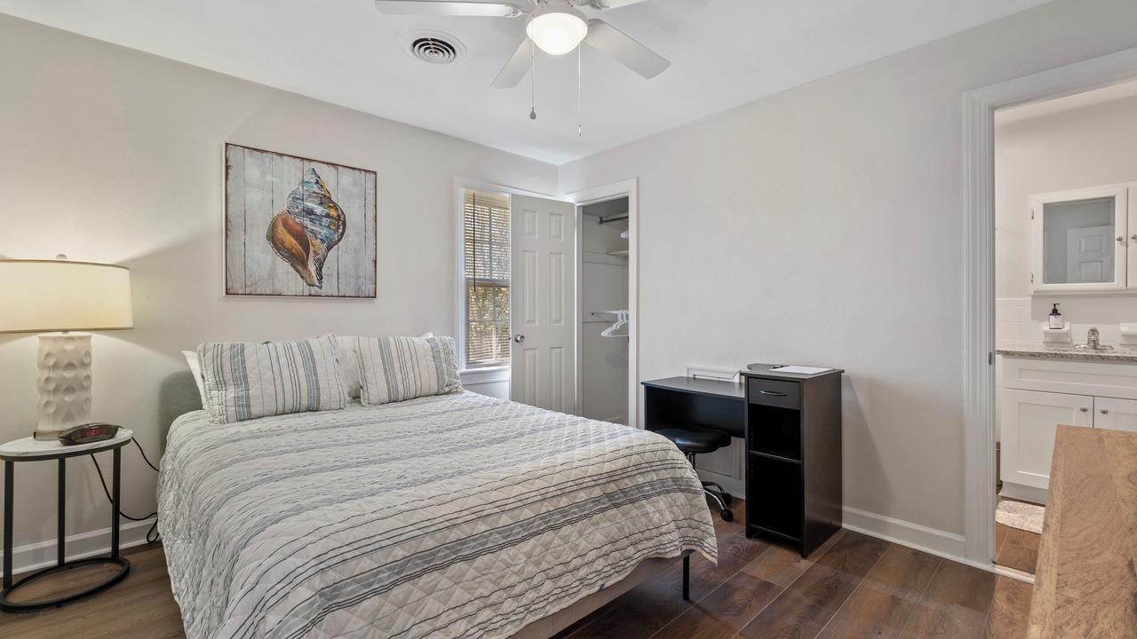 Photo of Bedroom in Chic's Beach