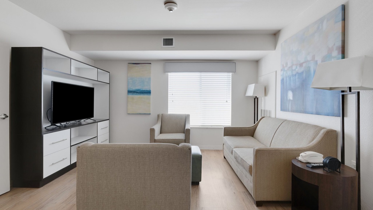 Photo of Livingroom in Far North Central