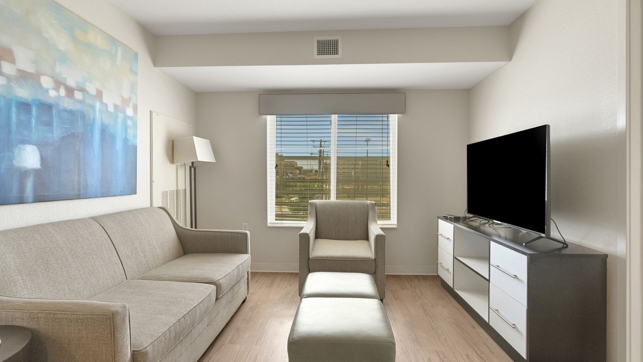 Photo of Livingroom in Far North Central