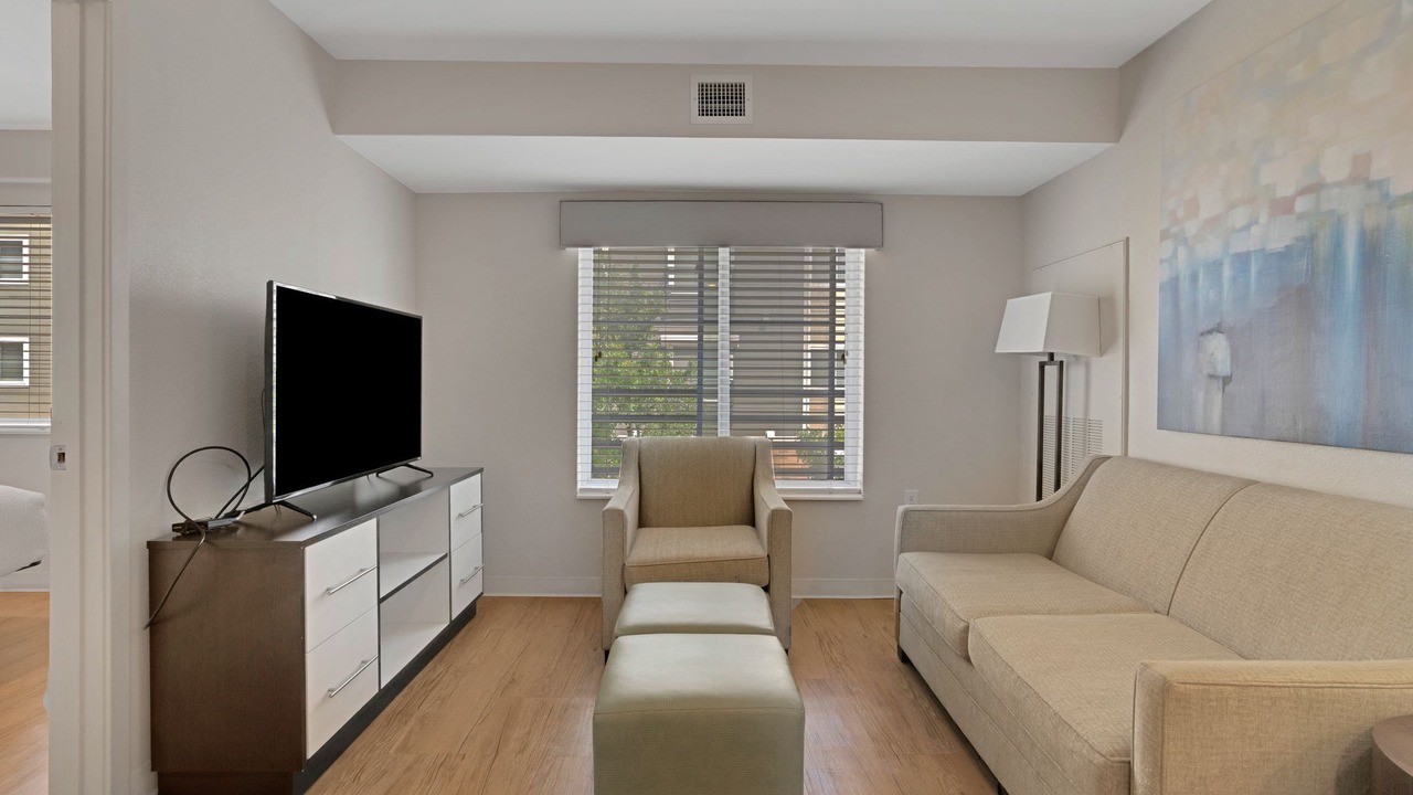 Photo of Livingroom in Far North Central