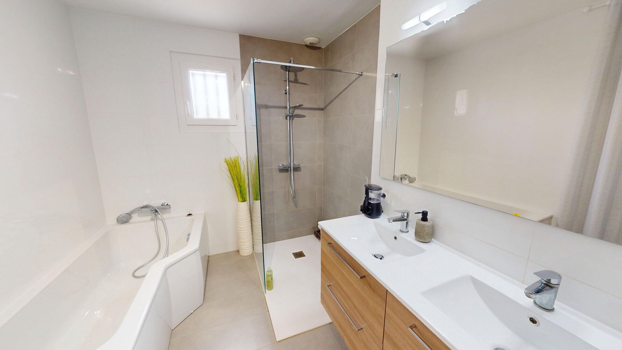 Photo of Bathroom in Vic-la-Gardiole