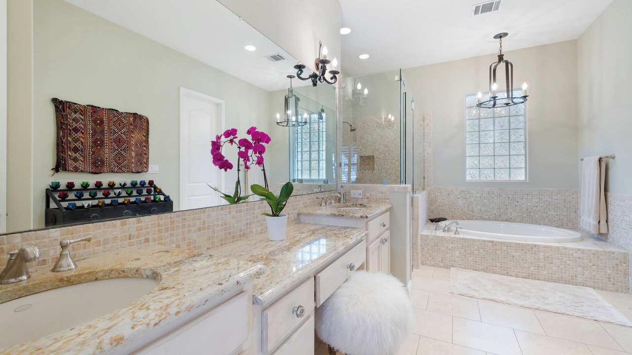 Photo of Bathroom in Apache Shores