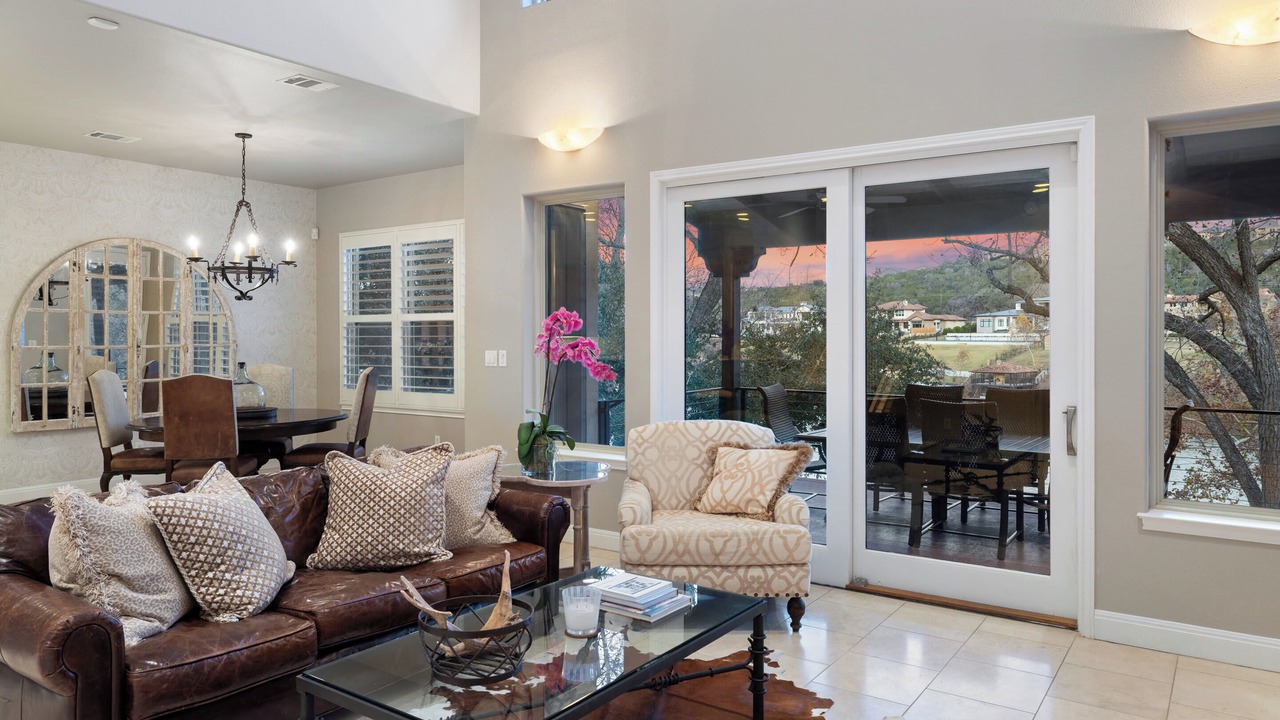 Photo of Livingroom in Apache Shores