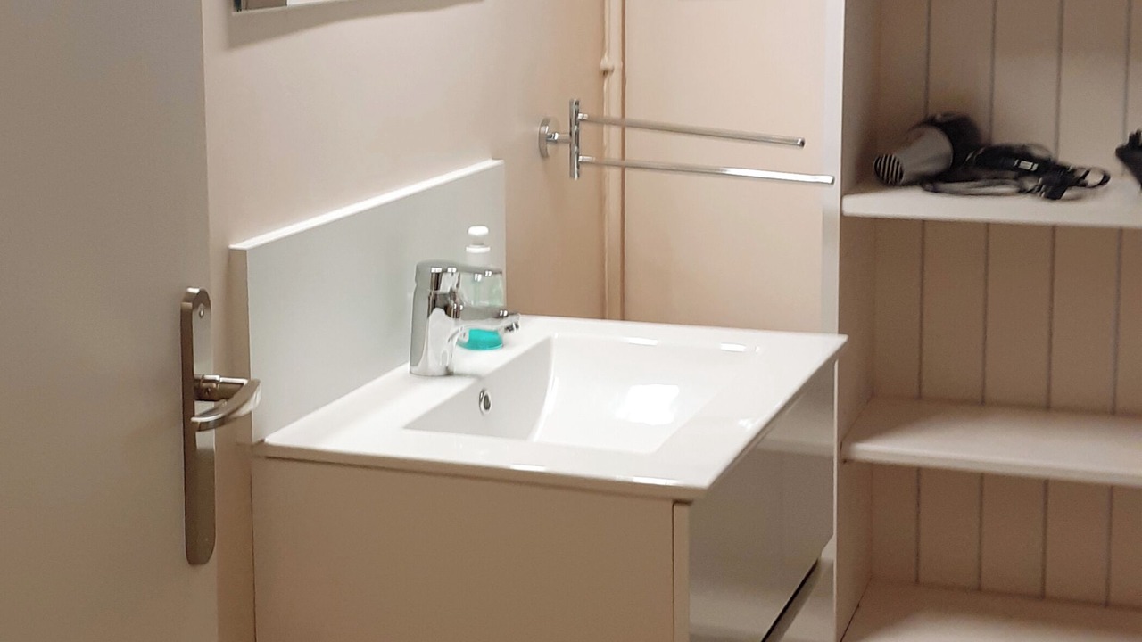 Photo of Bathroom in Caen City Centre