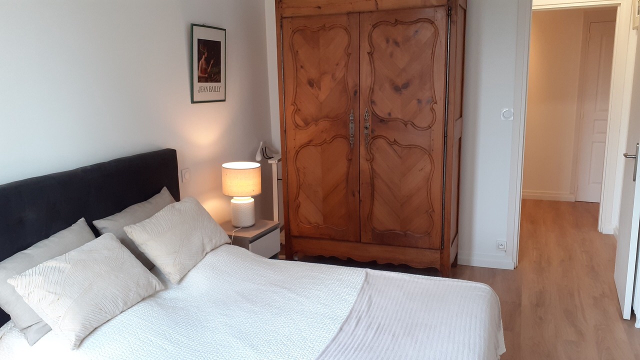 Photo of Bedroom in Caen City Centre