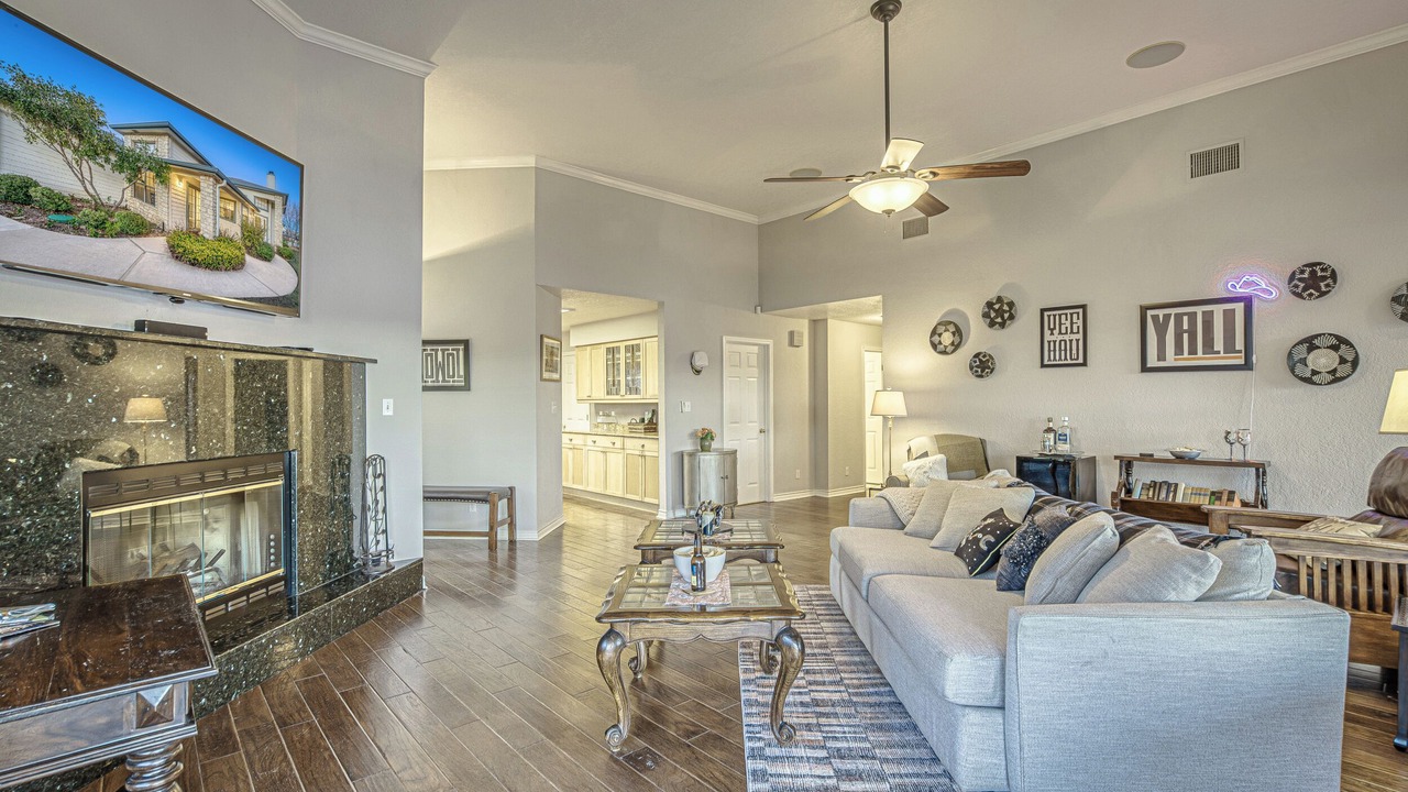 Photo of Livingroom in Granite Shoals