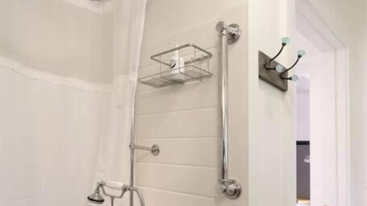 Photo of Bathroom in Jenner