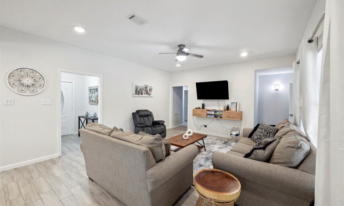 Photo of Livingroom in Lakeview  Jefferson County