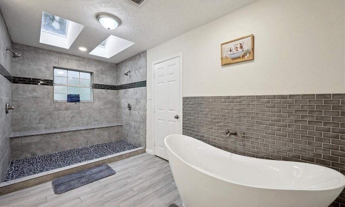 Photo of Bathroom in Lakeview  Jefferson County