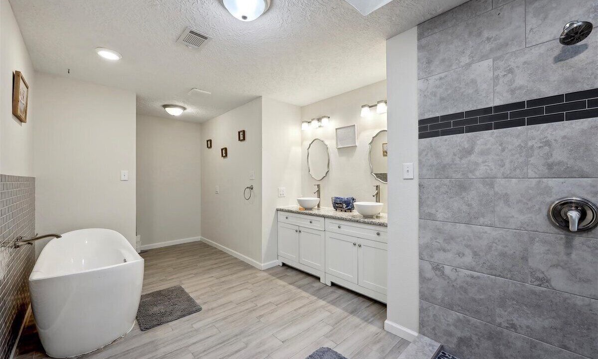 Photo of Bathroom in Lakeview  Jefferson County